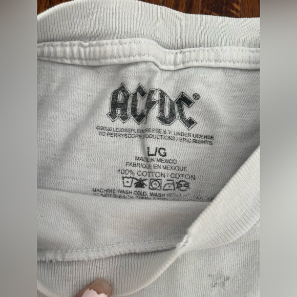 COPY - 3/$10 ALL TSHIRTS!!!!!! AC/DC graphic tshirt blue/white tie dye size lar… - Picture 4 of 4